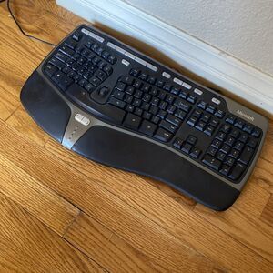 Microsoft Natural Ergonomic Keyboard Curved Wired 4000 v1.0 Model 1048 KU-0462